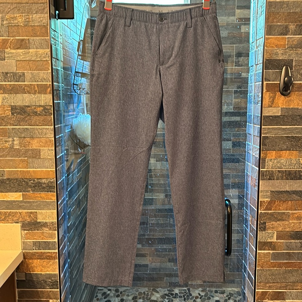 Men’s Under Armour golf pants.